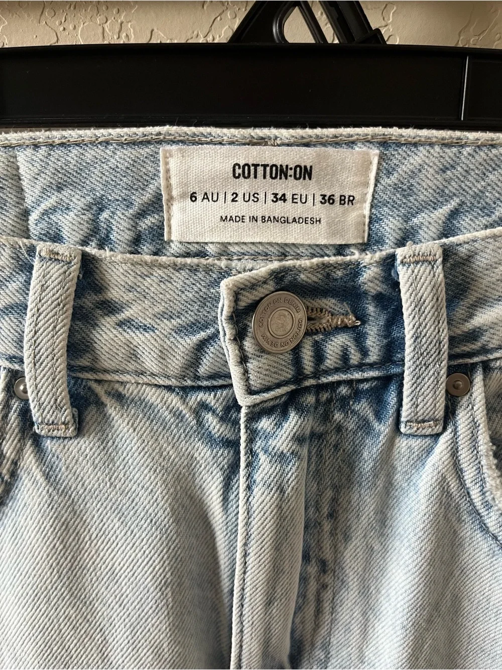 Cotton On Women’s Light Wash Loose Straight Jeans Size 2 Like New